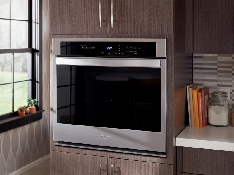 Stainless steel Whirlpool® wall oven Stainless steel Whirlpool® wall oven
