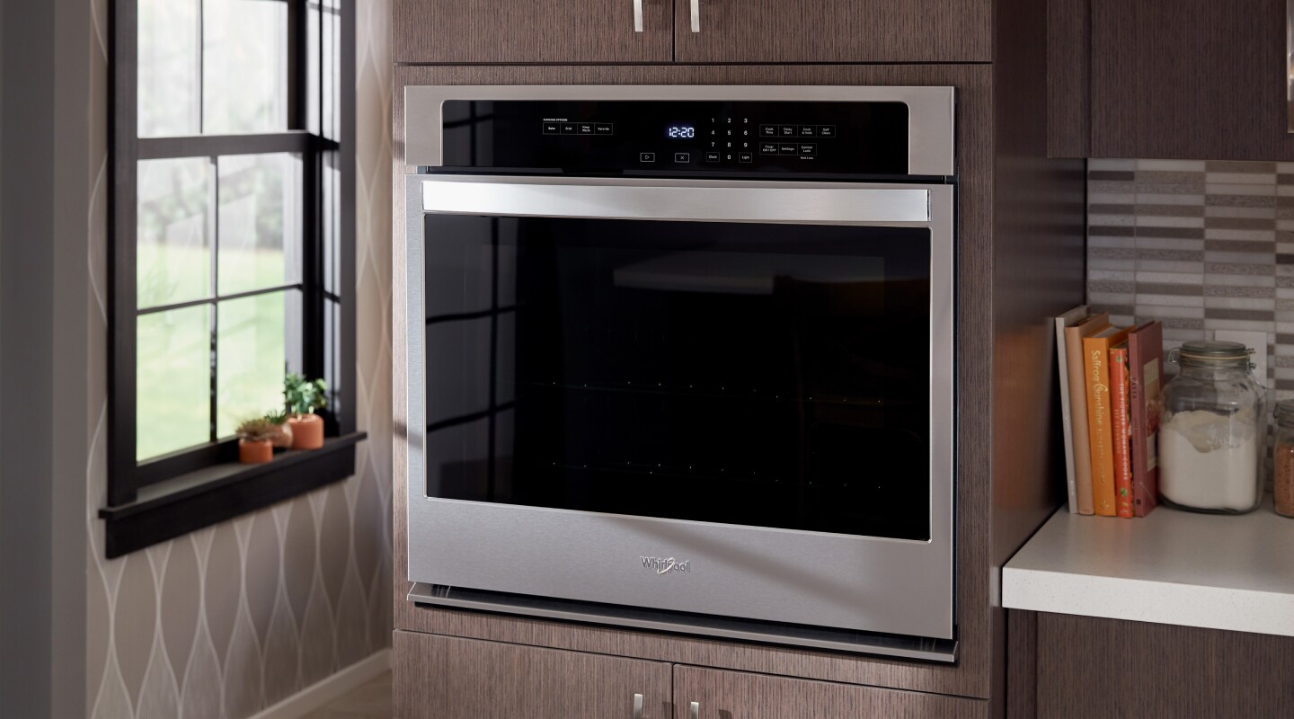 Stainless steel Whirlpool® wall oven Stainless steel Whirlpool® wall oven